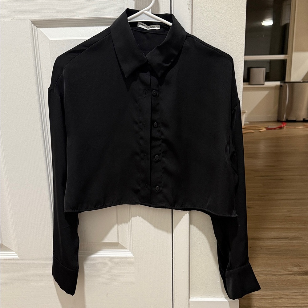 Bershka Elegant Black Cropped Button Down Shirt